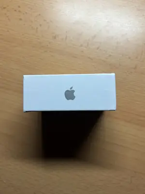Apple AirPods 4 avec réduction de bruit, en très bon état et avec boîte - Miniature 2