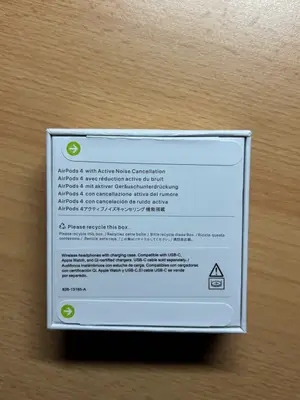Apple AirPods 4 avec réduction de bruit, en très bon état et avec boîte - Miniature 5