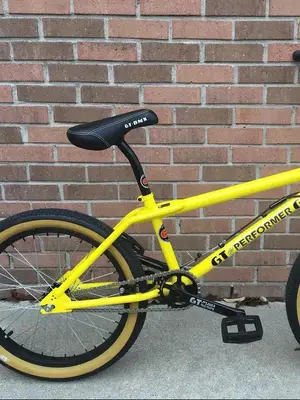 Vélo à vendre pour financer des frais de scolarité