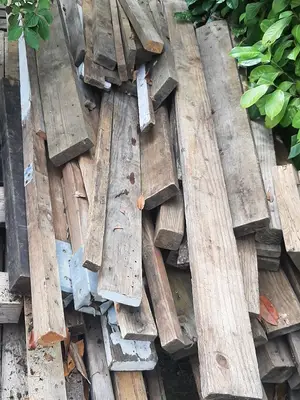 Important lot de bois de construction – Idéal terrasse, plancher, charpente ou bricolage - Miniature 2