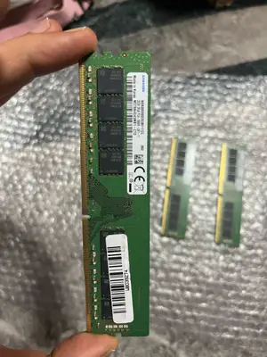4 barrettes RAM Samsung 32 Go DDR4 2666 MHz neuves - lot de 128 Go
