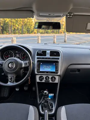 Volkswagen Polo 1.6 TDI diesel de 2013, boîte manuelle, 230 000 km - Miniature 5