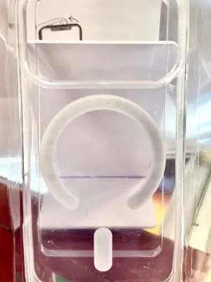 Coque magnétique iPhone - Neuve et jamais utilisée - Miniature 3