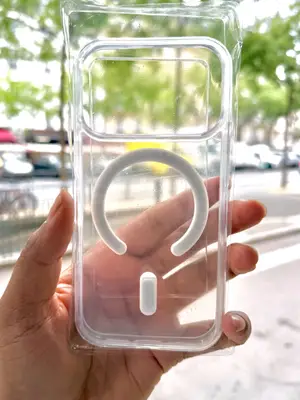 Coque magnétique iPhone - Neuve et jamais utilisée - Miniature 2