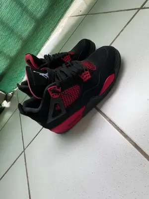 Jordan 4 Taille 42 - Comme neuf