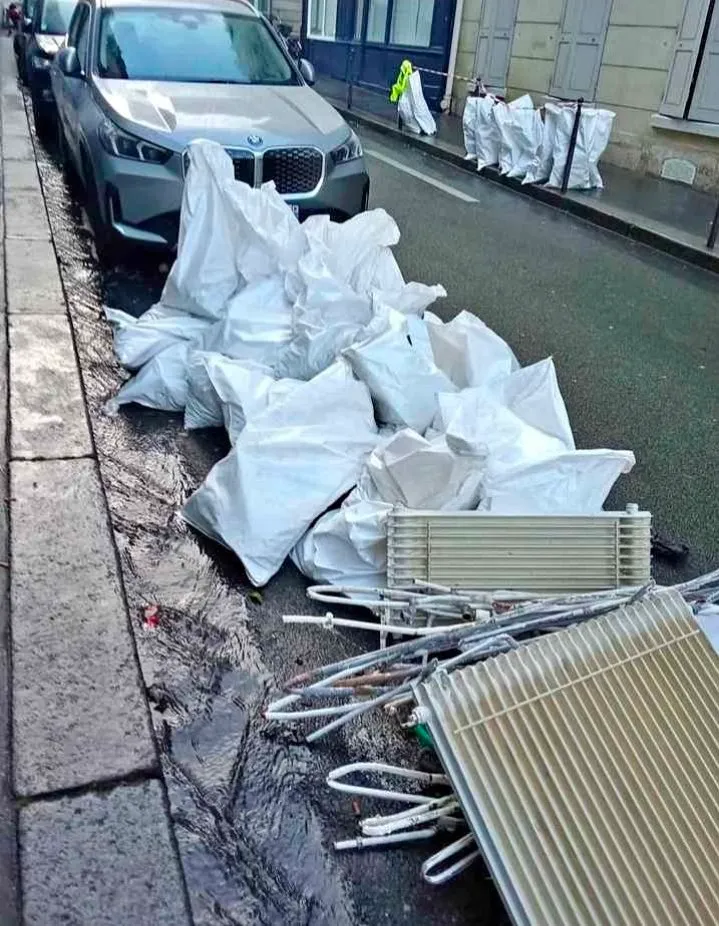 Enlèvement et évacuation de déchets - Maison, jardin, garage - Photo 1