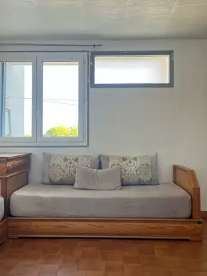 Salon marocain complet avec table, fauteuils de 2 m, état comme neuf