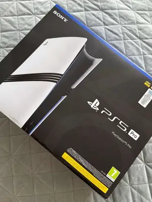 Console PlayStation 5 Pro neuve et scellée, boîte d’origine intacte – 10 exemplaires - Miniature 2