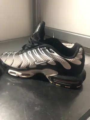 Paire de Nike TN Air avec une petite rayure à l’avant - Miniature 4
