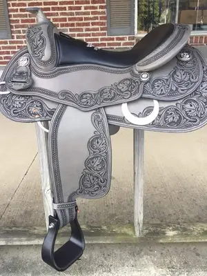 Selle western de show gravée à la main, siège nubuck de 15,5 à 16 pouces