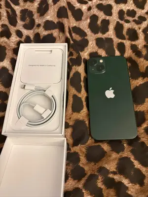 iPhone 13 Bleu 128 Go - Très bon état avec boîte