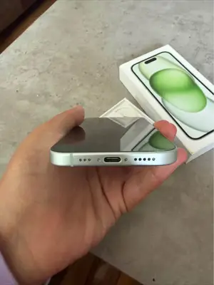 iPhone 15 128 Go avec boîte