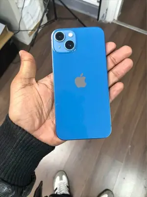 iPhone 13 Bleu 128 Go - Très bon état avec boîte - Miniature 3