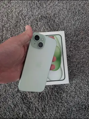 iPhone 15 128 Go avec boîte - Miniature 3