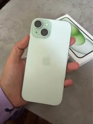 iPhone 15 128 Go avec boîte - Miniature 2