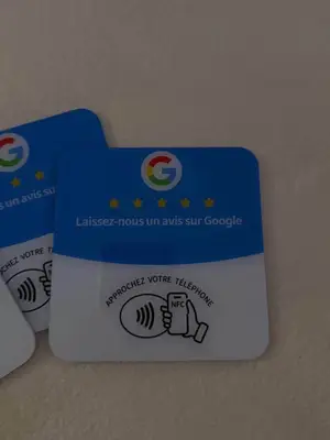 Plaque NFC acrylique pour avis Google - Restaurant & Commerce - Miniature 3