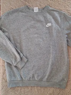 Sweat-shirt Nike enfant gris chiné, taille 147-158 cm, très bon état