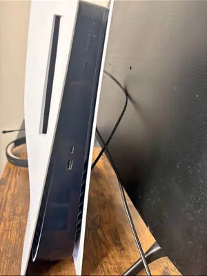 Console PlayStation 5 en excellent état, achetée en janvier - Miniature 2