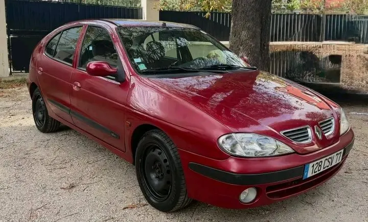 Renault Mégane Phase 2 1.6 16V essence, 107 ch - Photo 1