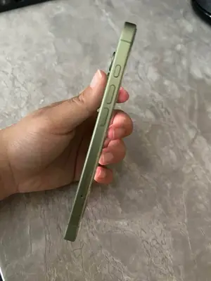 iPhone 17Pro Max 256 Go comme neuf avec boîte et câble - Miniature 3