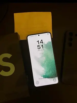 Samsung Galaxy S22 128 Go noir en très bon état, facture disponible