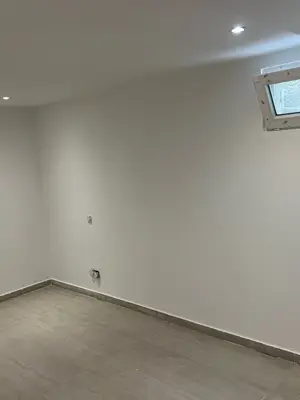 Appartement au rez-de-chaussée avec entrée indépendante, salon-cuisine et 2 chambres - Miniature 5