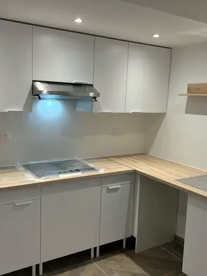 Appartement au rez-de-chaussée avec entrée indépendante, salon-cuisine et 2 chambres - Miniature 4