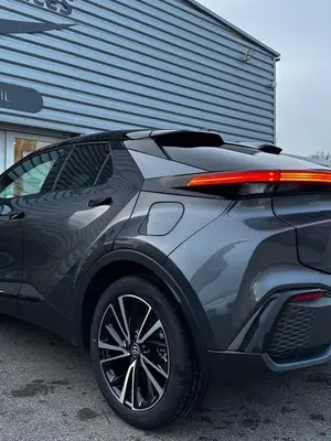 Toyota C-HR HEV hybride - location VTC à la semaine - Miniature 2