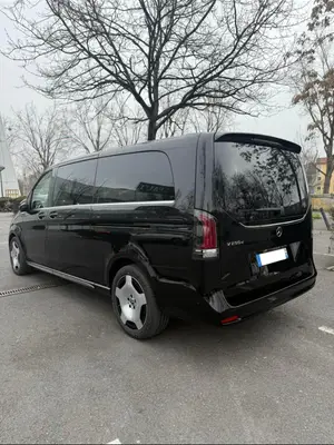 Mercedes Classe V 250 XL Exclusive - location courte ou longue durée - Miniature 4
