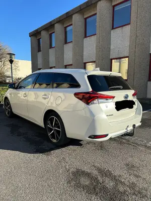 Toyota Auris disponible pour activité VTC - 200 € par semaine - Miniature 3