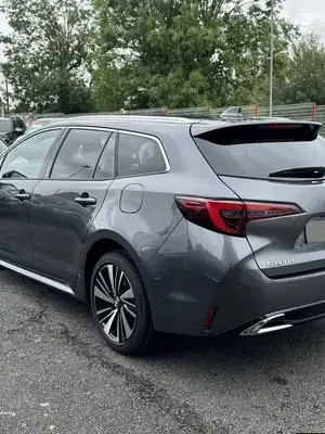 Toyota Corolla Touring Sport 2024 - location à la semaine, assurances VTC incluses - Miniature 2
