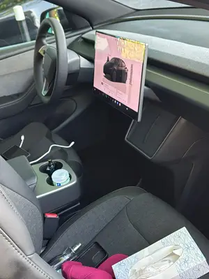Tesla Model Y Propulsion toute neuve, location 450 € par semaine - Miniature 5
