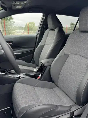 Toyota Corolla Touring Sport 2024 - location à la semaine, assurances VTC incluses - Miniature 4