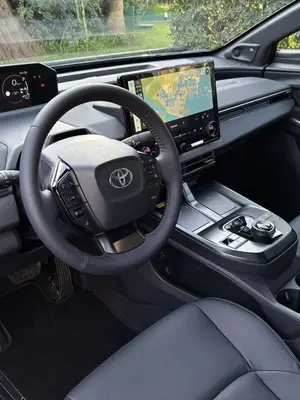 Toyota bZ4X 2026 neuve, 0 km, assurances VTC incluses, 350 € par semaine - Miniature 3