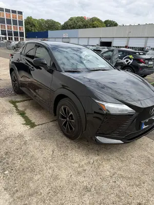 Lexus RZ350e toute neuve - location 500 € par semaine