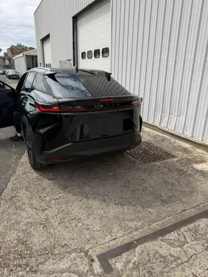 Lexus RZ350e toute neuve - location 500 € par semaine - Miniature 2
