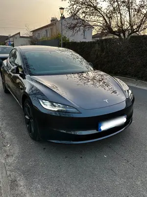 Tesla Model 3 2024 en location - 375 € par semaine, assurances VTC incluses - Miniature 2