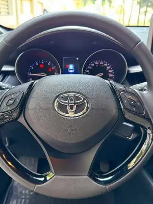 Toyota C-HR en location courte ou longue durée, assurances VTC incluses - Miniature 4