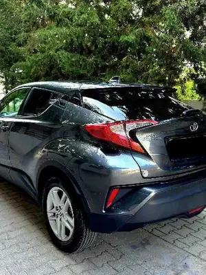 Toyota C-HR en location courte ou longue durée, assurances VTC incluses - Miniature 3