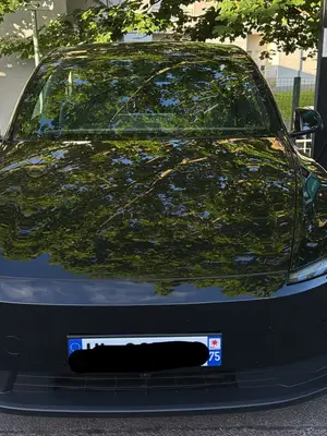 Tesla Model Y Propulsion toute neuve, location 450 € par semaine - Miniature 2