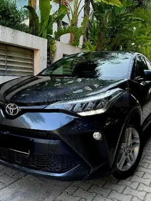 Toyota C-HR en location courte ou longue durée, assurances VTC incluses