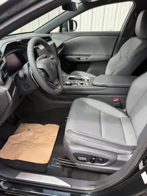 Lexus RZ350e toute neuve - location 500 € par semaine - Miniature 4