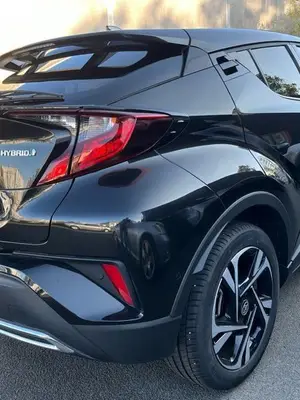 Toyota C-HR neuve pour activité VTC - 250 € par semaine - Miniature 2