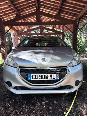 Peugeot 208 2013 bon état