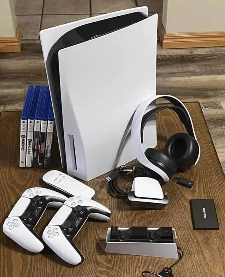 PS5 Slim 1 To comme neuve avec 2 manettes, jeux et boîte - Photo 1