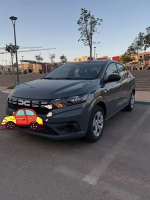 Dacia Sandero en état - Miniature 3