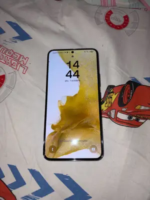 Samsung Galaxy S22 en état neuf, utilisé seulement deux mois