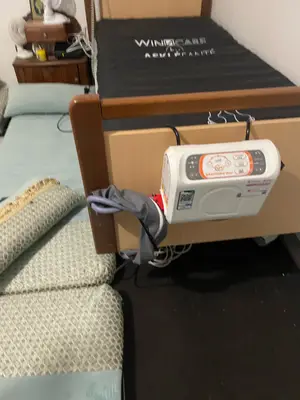 Lit médicalisé électrique avec matelas
