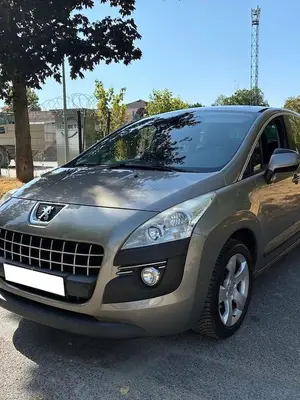 Peugeot 3008 120 Essence - 89 977 km - 4 990€