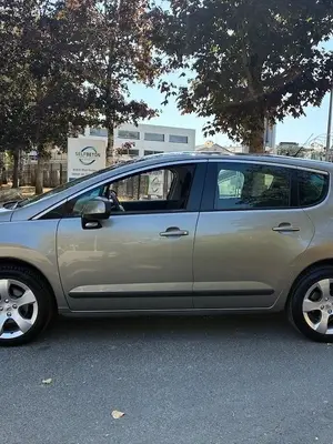 Peugeot 3008 120 Essence - 89 977 km - 4 990€ - Miniature 2